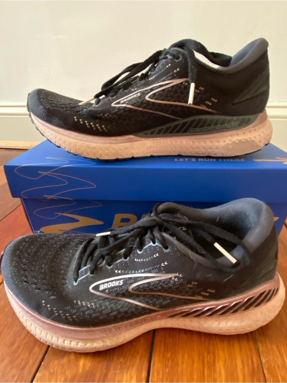 Brooks Glycerin GTS Women's 9, Black and light violet Running Sneakers